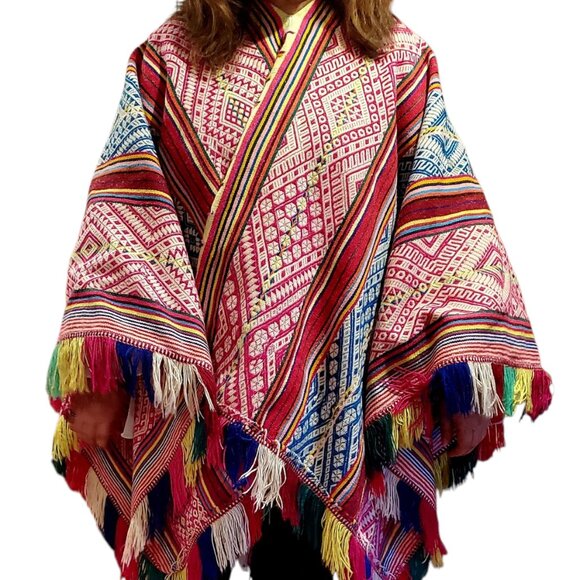 Vibrant Handwoven Andean Poncho – Traditional Textile Art with Geometric Pattern - Picture 1 of 4
